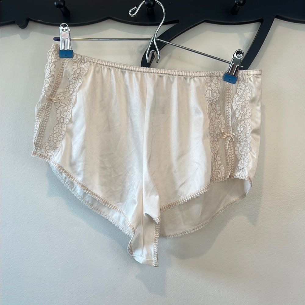 Vintage Maidenform Sweet Nothings Nylon Cream Lace Trim Sleep Shorts/Panties